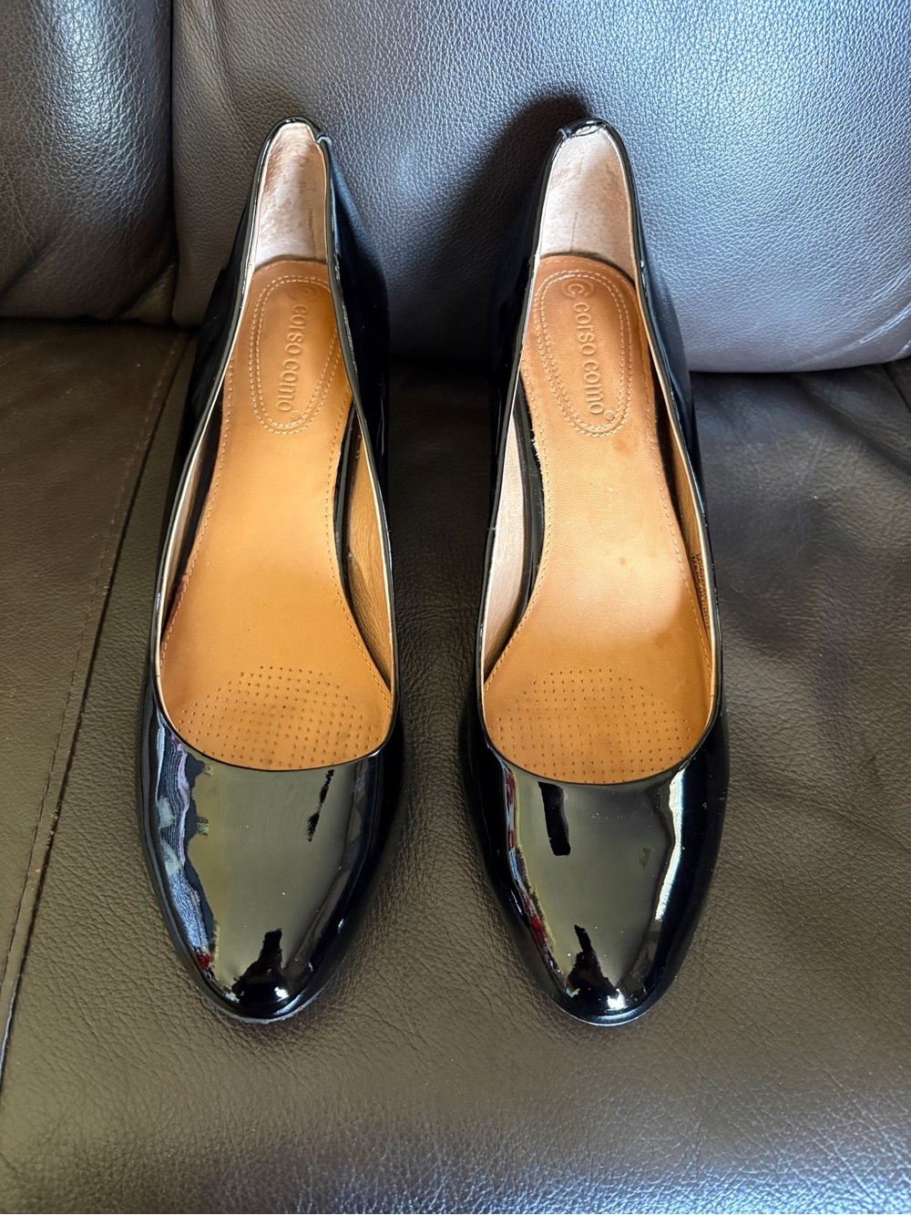 Corso Como Black Patent Leather Rounded-Toe Ballet Flats.
